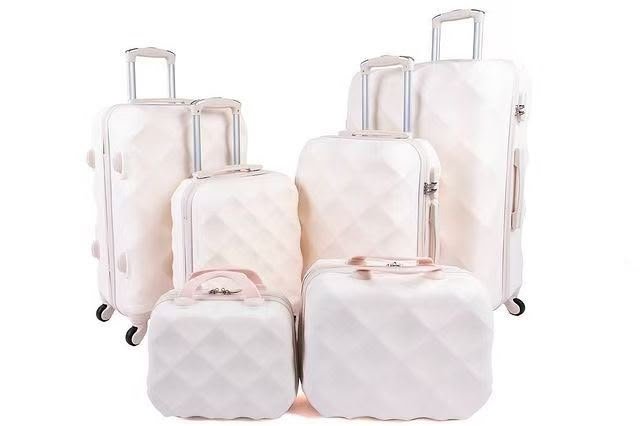 Pearl-colored luggage set with a diamond-pattern shell